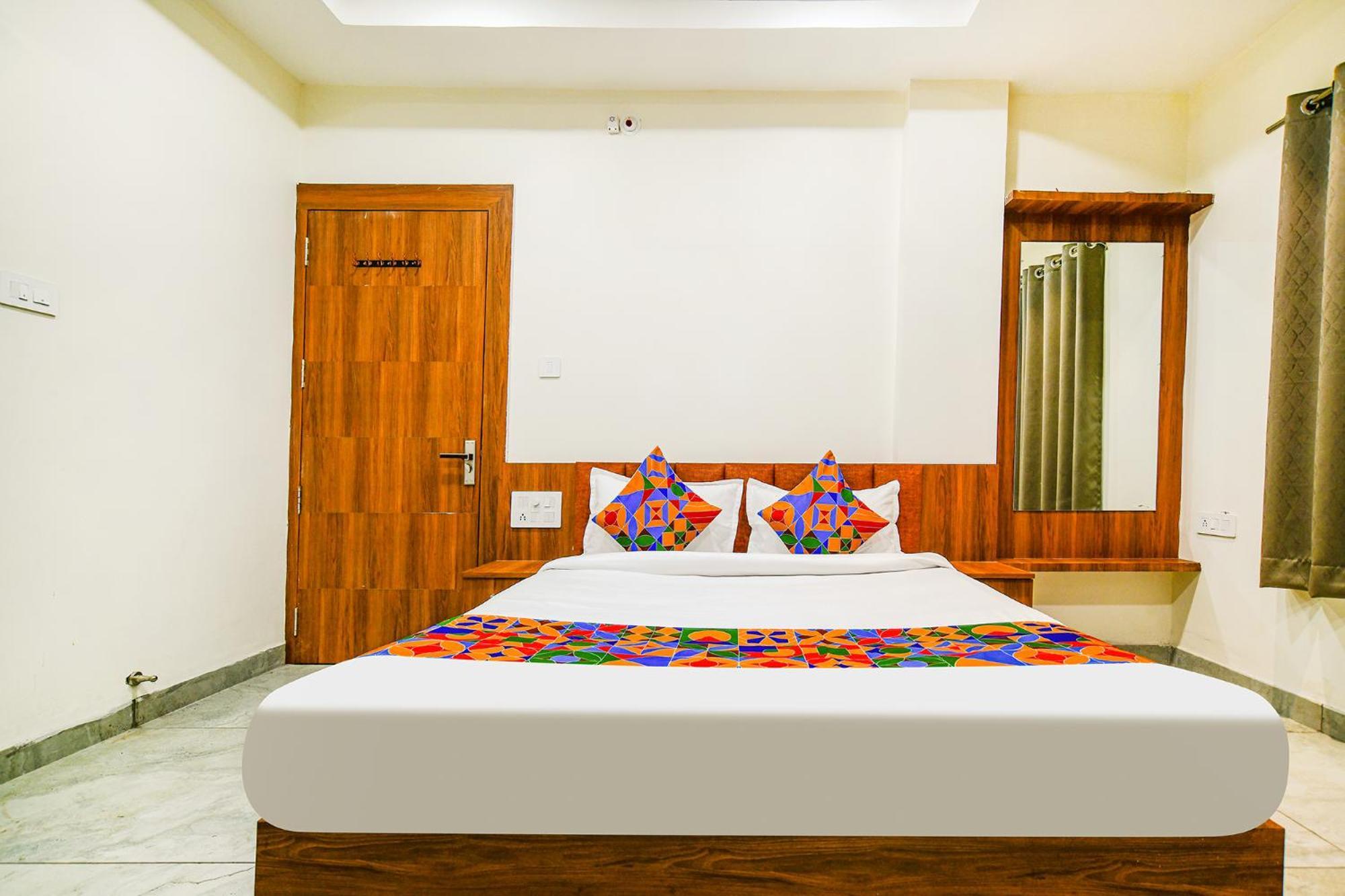 Fabhotel Shree Nakoda Paradise Ujjain Bagian luar foto