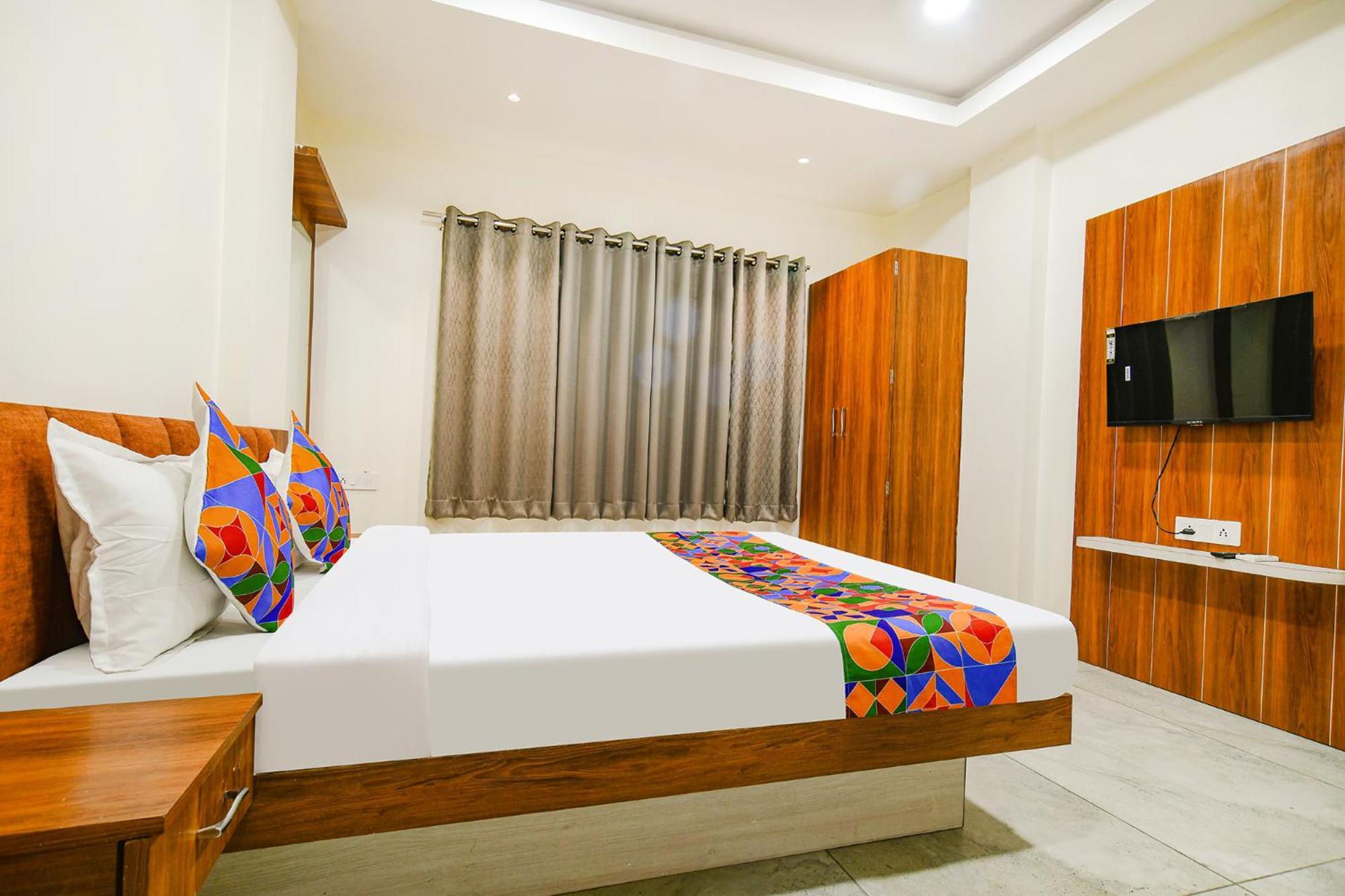Fabhotel Shree Nakoda Paradise Ujjain Bagian luar foto