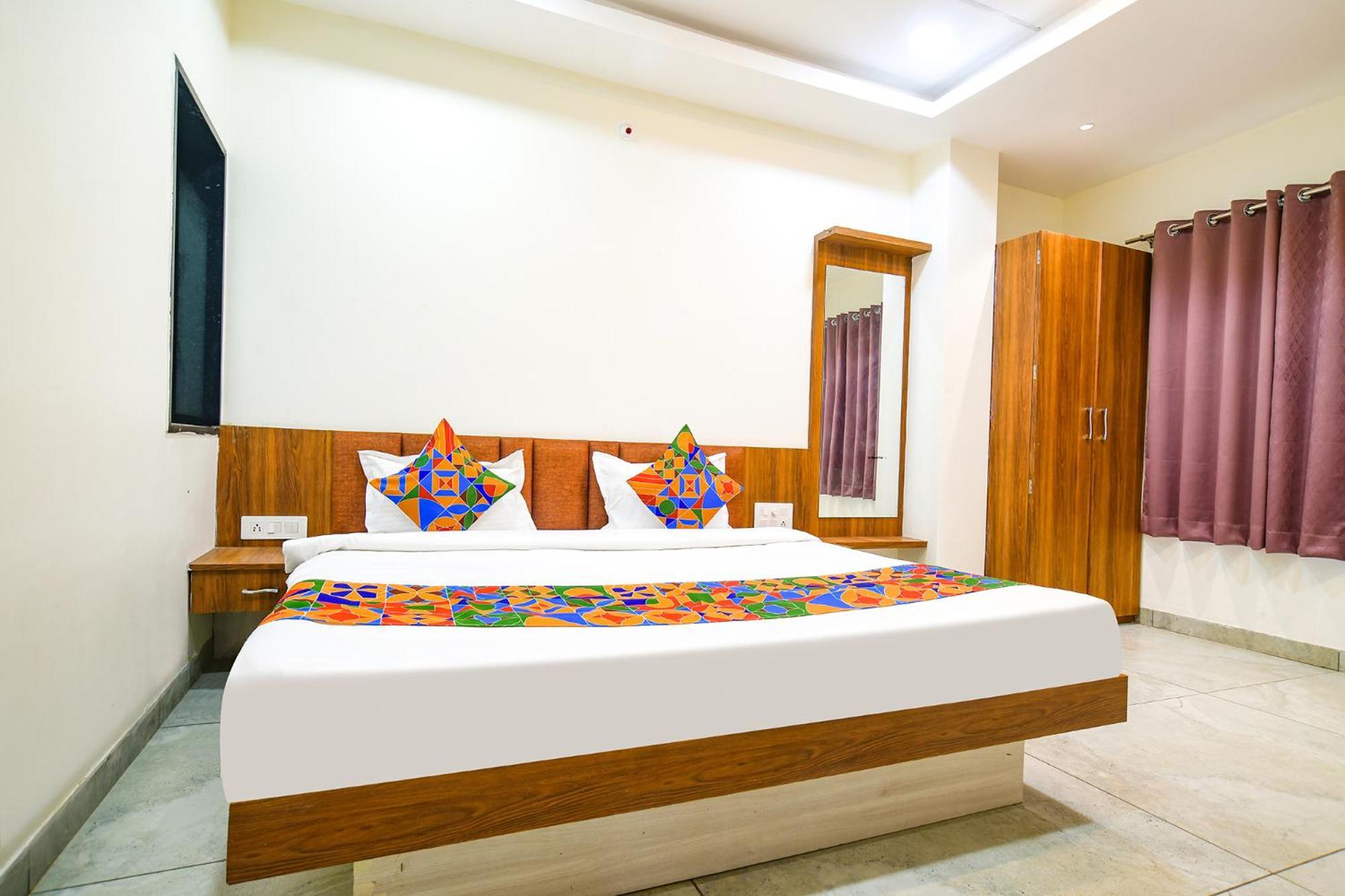 Fabhotel Shree Nakoda Paradise Ujjain Bagian luar foto