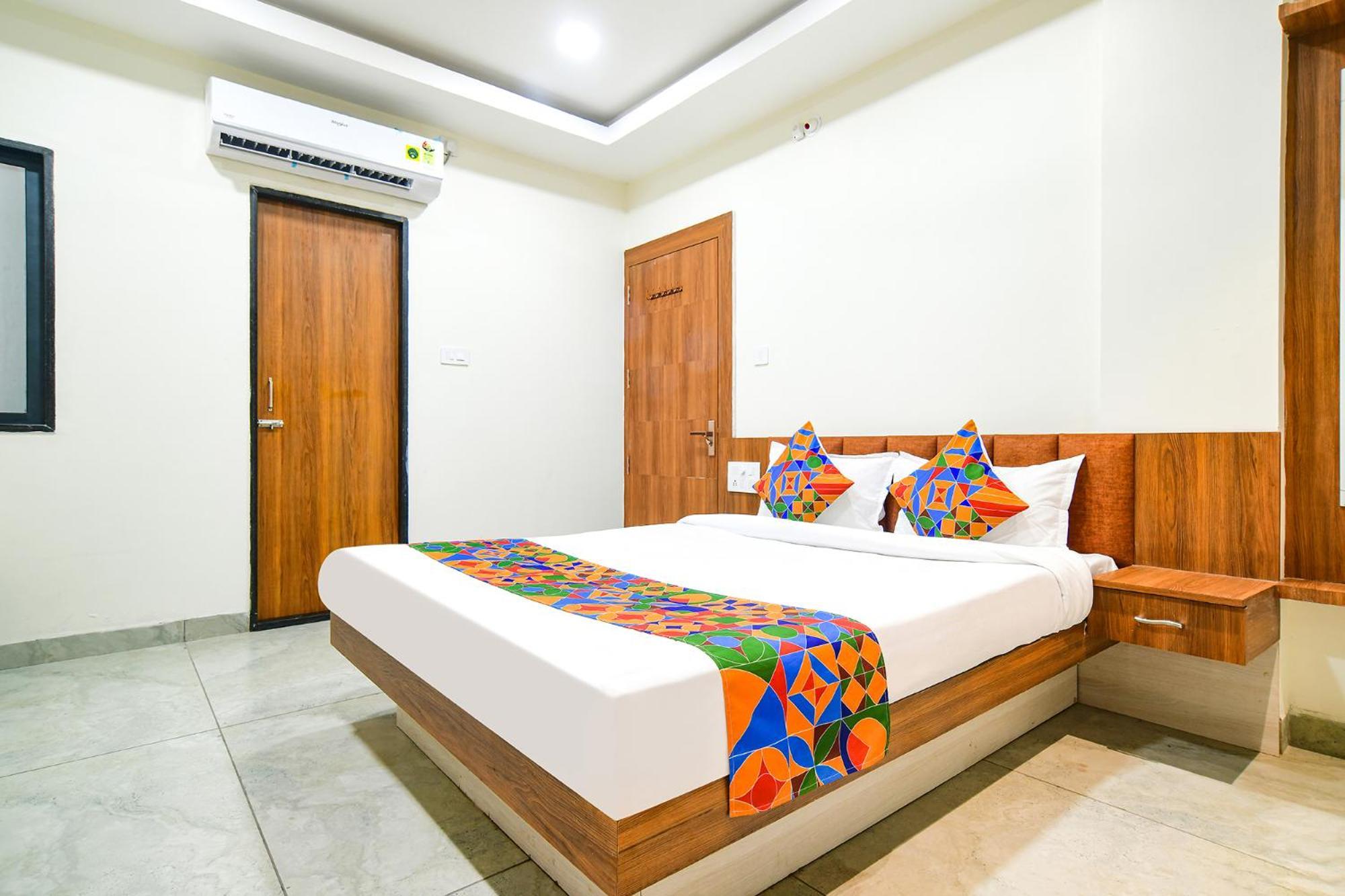 Fabhotel Shree Nakoda Paradise Ujjain Bagian luar foto